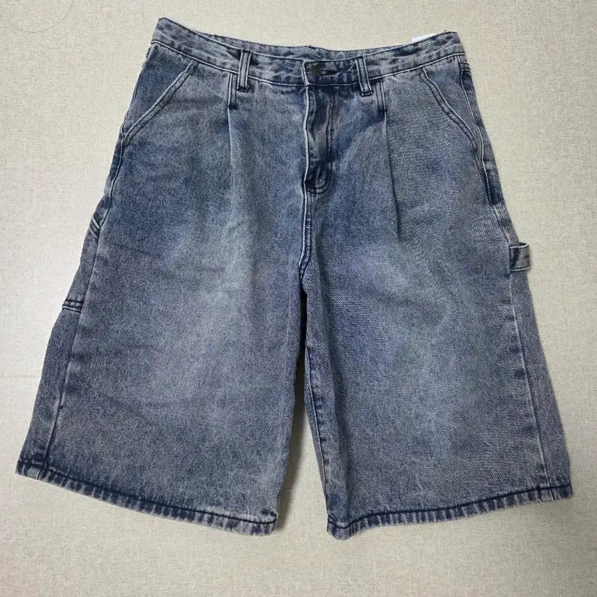 [BUNJANG] DIMITRYBLACK Bio-washed Carpenter Bermuda Denim Pants Light Blue / 디미트리블랙 바이오워싱 카펜터 버뮤다 데님 팬츠 라이트블루 (32)