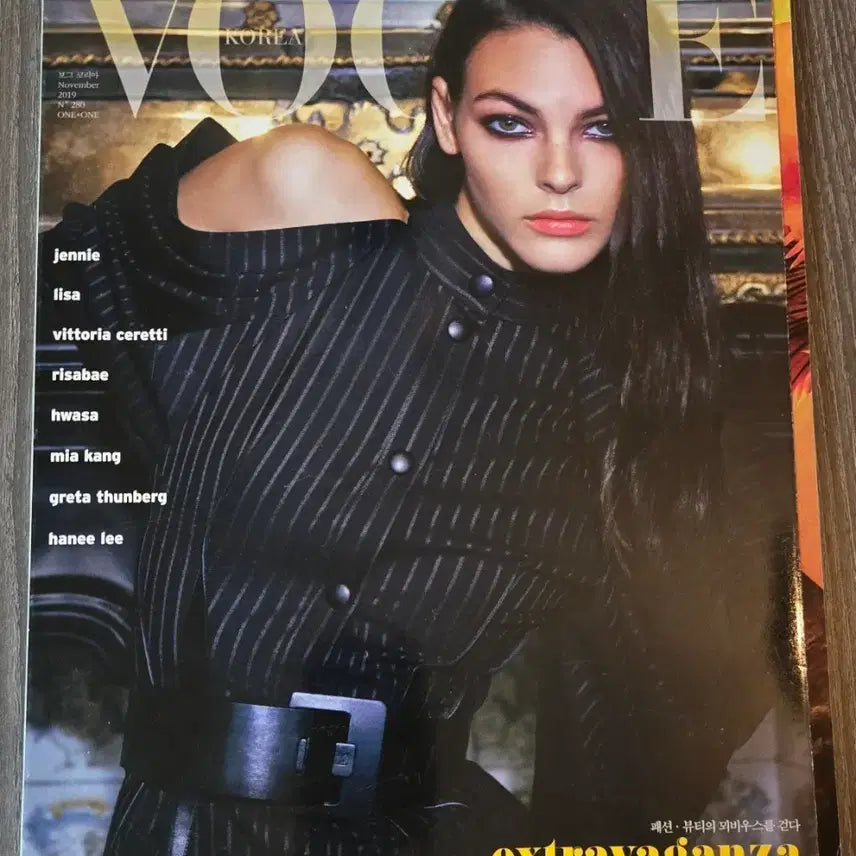[BUNJANG] Vogue Korea November 2019 Issue Jennie Lisa Hwasa / 보그 코리아 2019년 11월호 화사 제니 리사