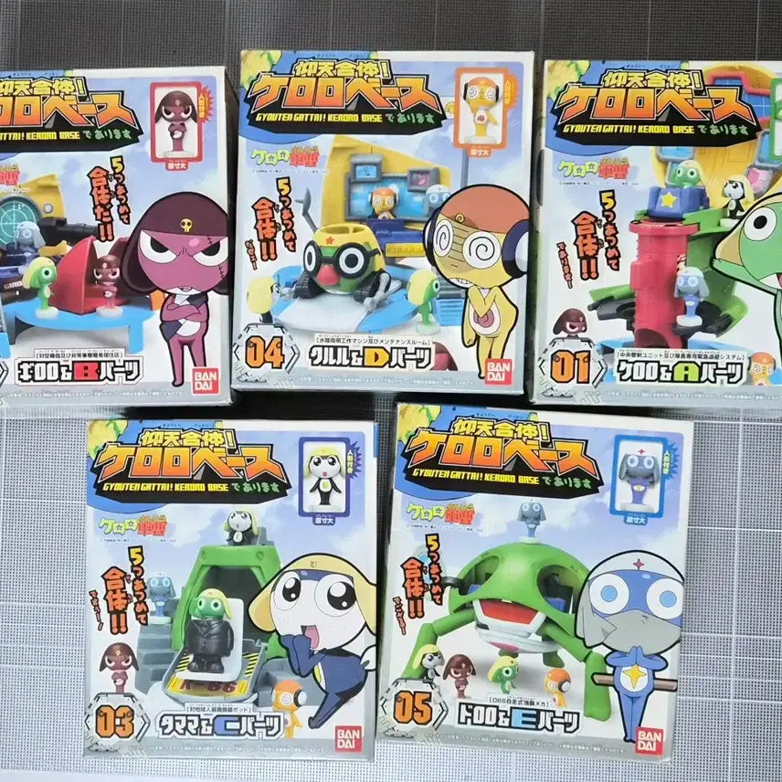 [BUNJANG] Keroro Transforming & Combining Keroro Base Figure Classic Toy / ((거의반값할인)) 케로로 변신합체 앙천합체 케로로 베이스 피규어 고전 장난감