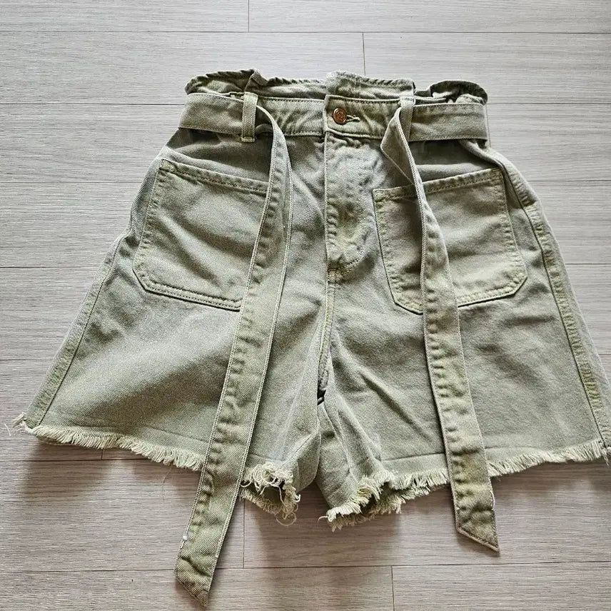 [BUNJANG] ZARA Khaki Belted Hem Detail Shorts / 자라 반바지