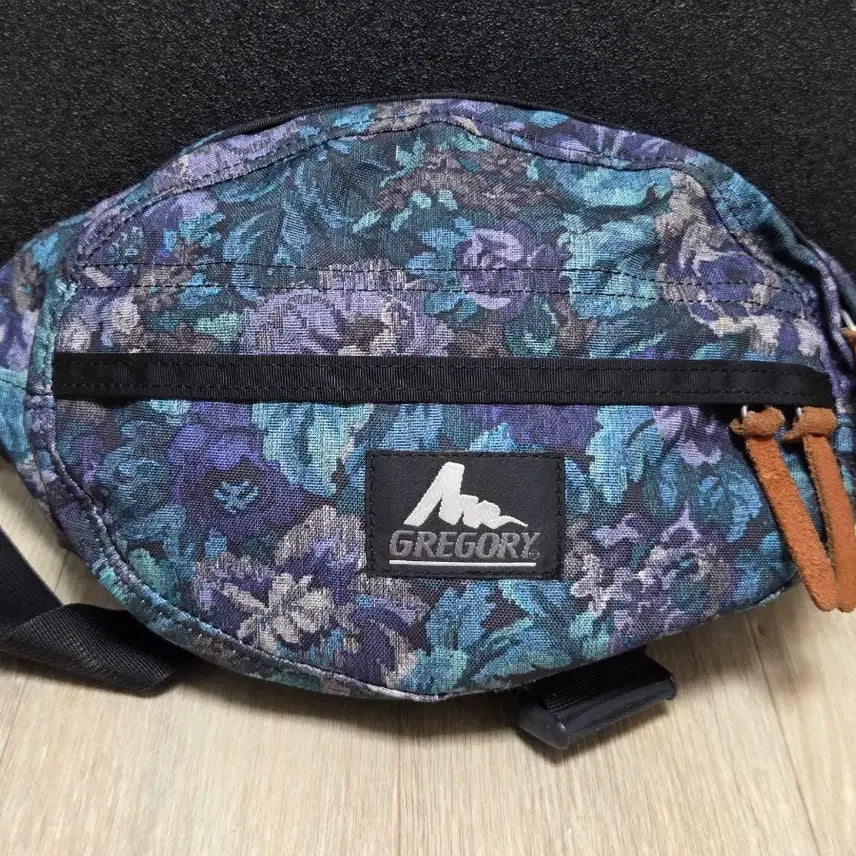 [BUNJANG] Gregory Old Logo Tailmate XS Blue Flower Backpack / 그레고리 구형로고 테일메이트 블루플라워 xs