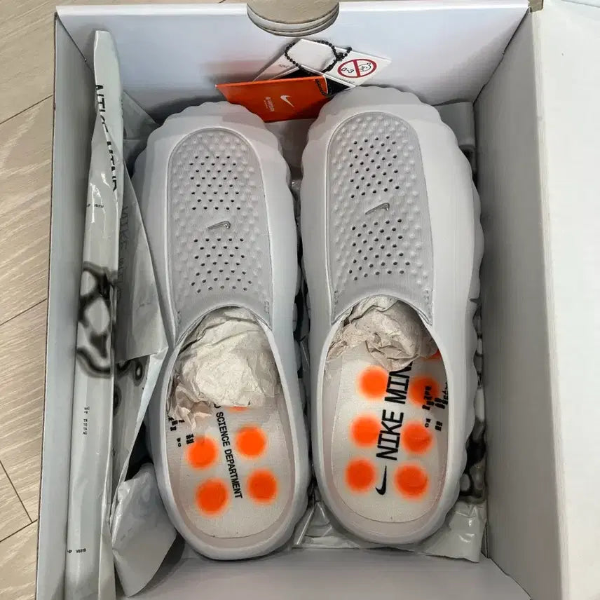 [BUNJANG] Nike Mind Women's Shoes 240 / 나이키마인드240