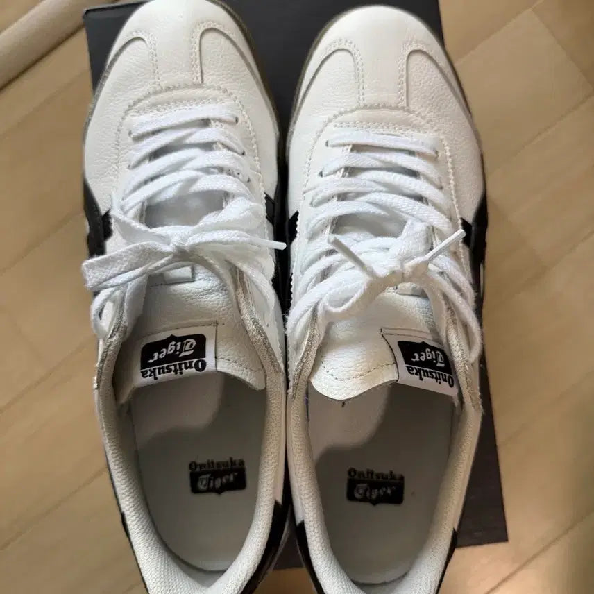 [BUNJANG] Onitsuka Tiger Sneakers White Black (Special Edition) / 오니츠카타이거 스니커즈 화이트 블랙(토쿠텐)
