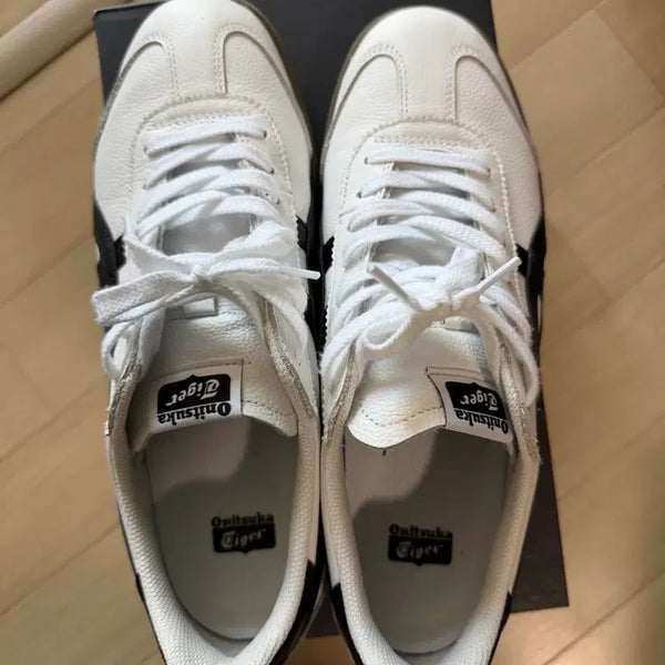 [BUNJANG] Onitsuka Tiger Sneakers White Black (Special Edition) / 오니츠카타이거 스니커즈 화이트 블랙(토쿠텐)