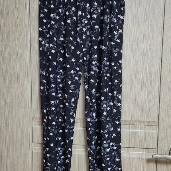 [BUNJANG] Black Star Pattern Comfortable Pants / 블랙 별 패턴 편안한 바지