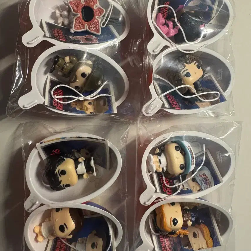 [BUNJANG] Kinder Joy Stranger Things Figure Keychain Set (8 Types) / 킨더조이 기묘한 이야기 피규어 키링 8종 세트