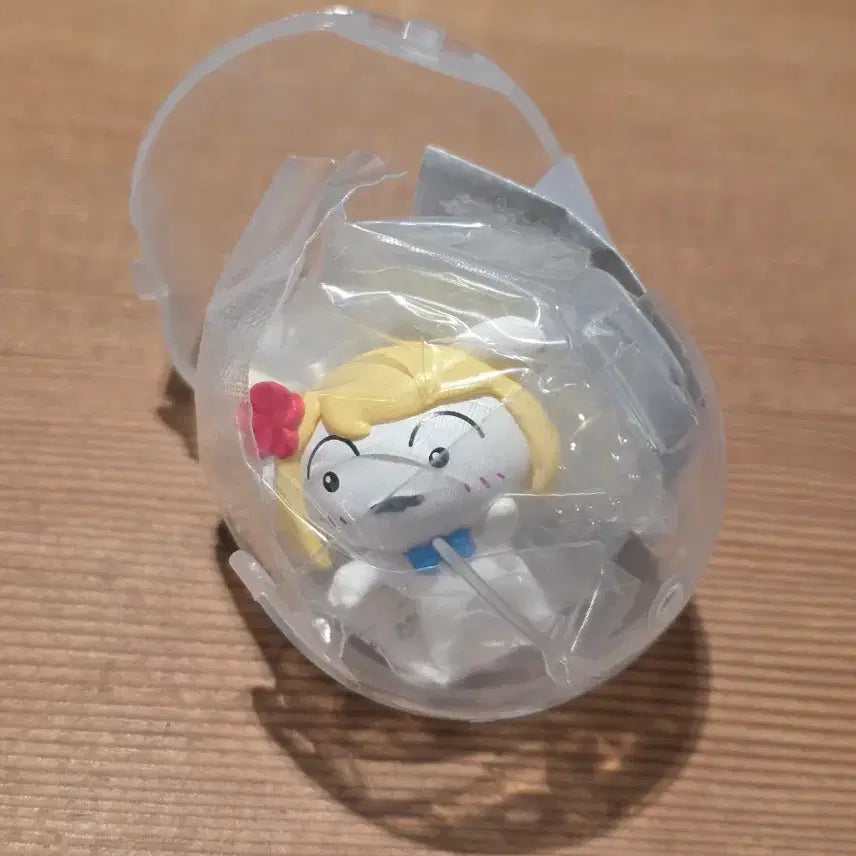 [BUNJANG] Crayon Shin-chan Chocobi Dog Gal Costume Gachapon Figure / 갸루 짱구 흰둥이 가챠 팝니다