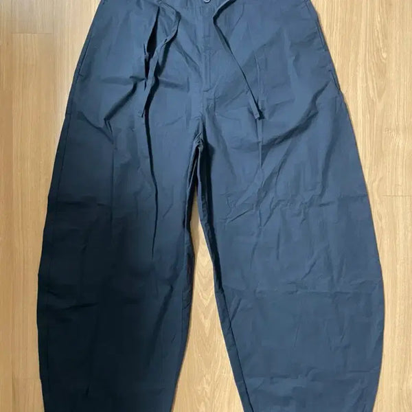 [BUNJANG] Bershka Curved Pants / Bershka 버슈카 커브드 팬츠