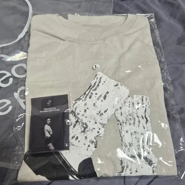 [BUNJANG] Yerin Baek Flash and Core T-Shirt (L) & Magnet / 백예린 flash and core 굿즈 티셔츠(L)/마그넷