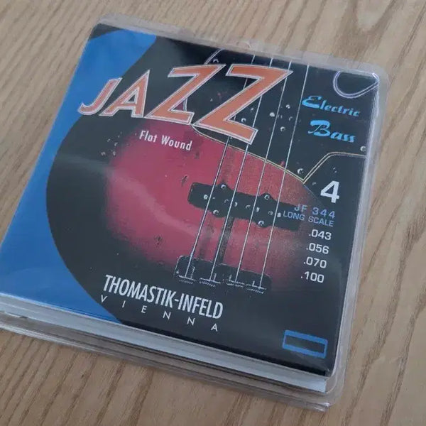 [BUNJANG] Thomastik-Infeld Jazz Bass Strings 4-String Flatwound (Sealed) / 토마스틱 베이스 스트링 JAZZ 4 현 플랫 와운드(미개봉/택포)