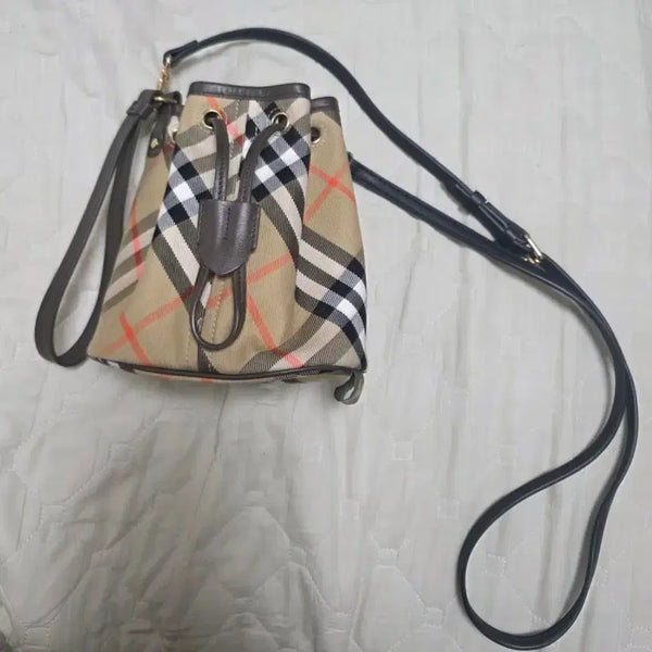 [BUNJANG] Burberry Signature Check Pattern Tote Bag / 버버리가방