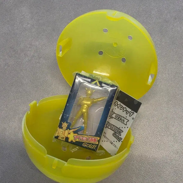 [BUNJANG] Crayon Shin-chan Miniature Package Gold Action Mask Keychain / [새상품] 짱구 미니어쳐 패키지 골드 액션가면 키링