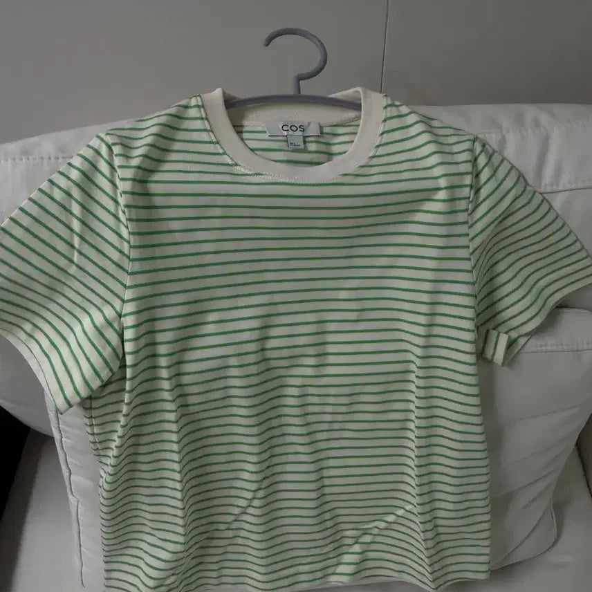 [BUNJANG] COS Slim Fit Heavyweight T-shirt (Green/White) / COS 슬림핏 헤비웨이트 티셔츠 (그린/화이트)
