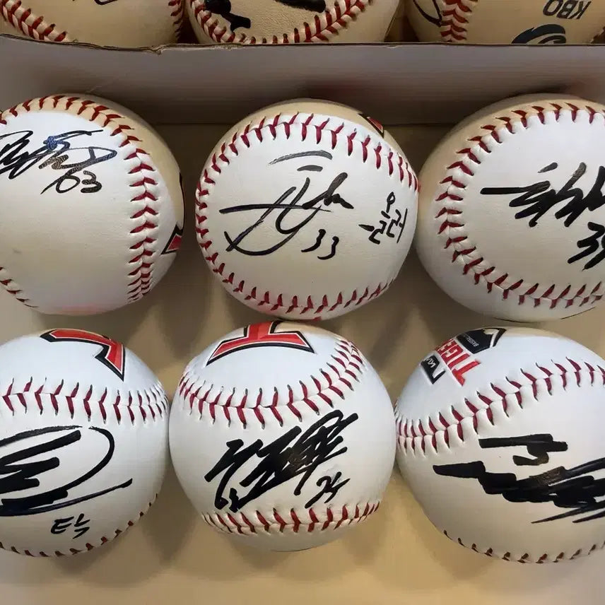 [BUNJANG] LG Twins Signed Baseball (Various Players) / 기아 타이거즈 로고볼 친필 싸인볼 야구공