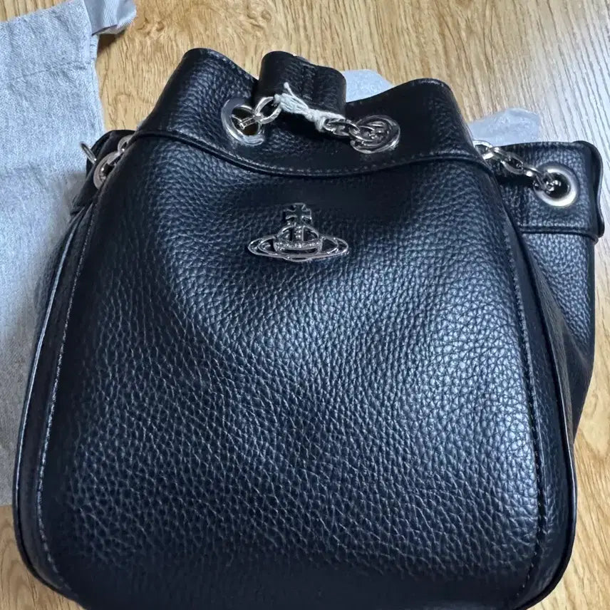 [BUNJANG] Vivienne Westwood Chrissy Small Bucket Bag Shoulder Bag Black / 비비안 웨스트우드 크리시 스몰 버킷백 숄더백 블랙