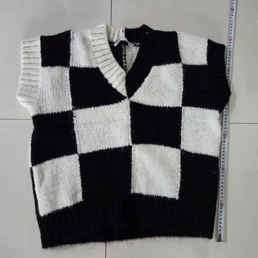 [BUNJANG] Zara Check Pattern V-Neck Knit Vest / 자라 체크 패턴 브이넥 니트 조끼