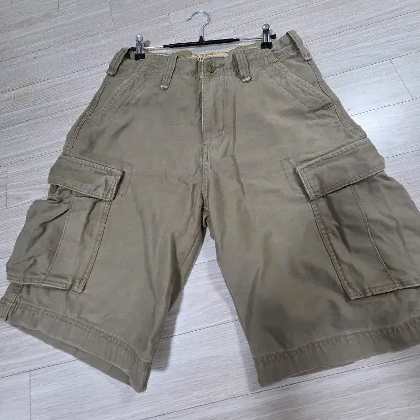 [BUNJANG] Khaki Cargo Shorts / 카고 반바지
