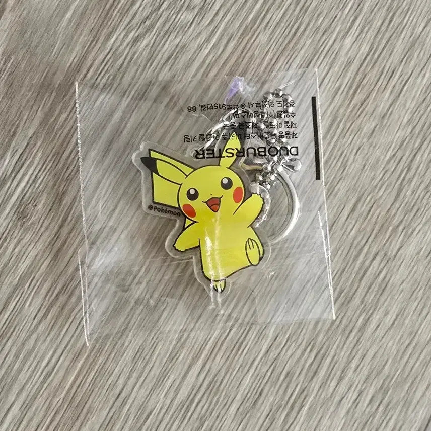 [BUNJANG] Pokemon Pikachu Acrylic Keychain / 듀오 버스터 증정품 포켓몬 피카츄 아크릴 키링