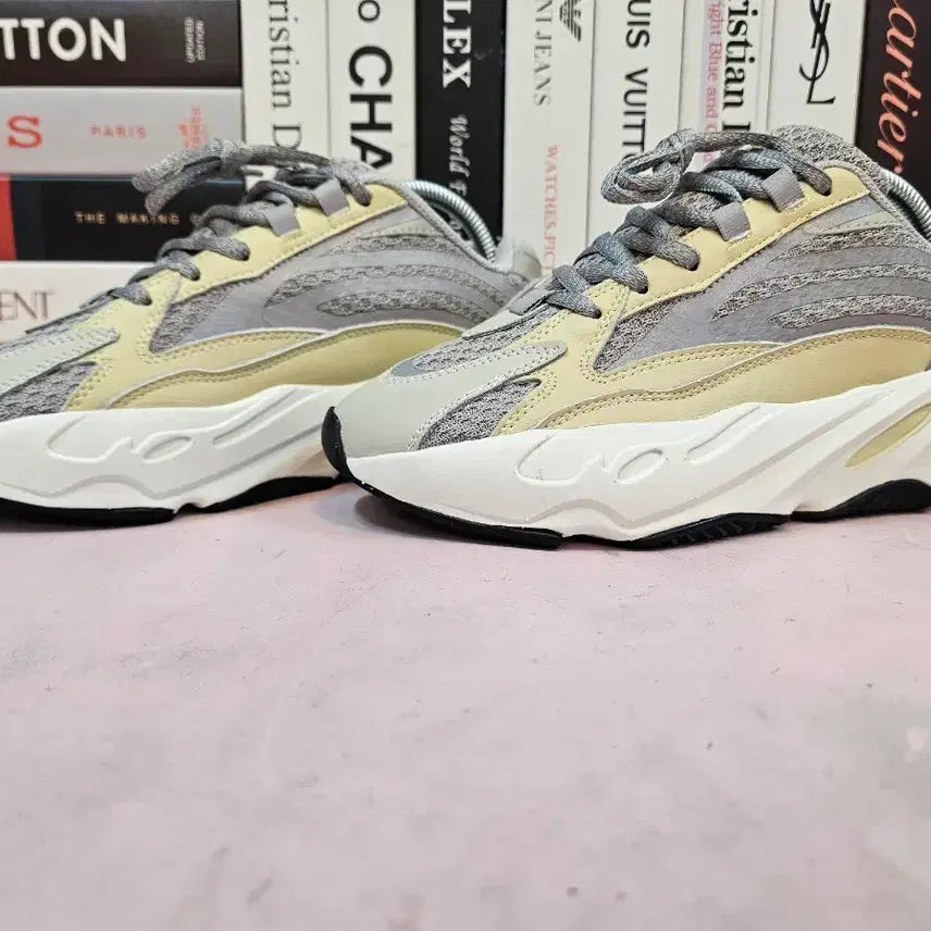 [BUNJANG] Adidas Yeezy 700 Static Men's Sneakers / 아디다스 이지 700 스태틱 남성 스니커즈 운동화 255