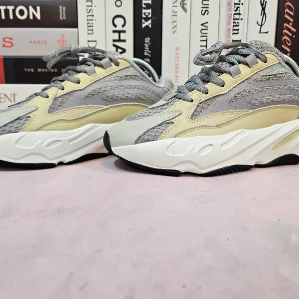 [BUNJANG] Adidas Yeezy 700 Static Men's Sneakers / 아디다스 이지 700 스태틱 남성 스니커즈 운동화 255