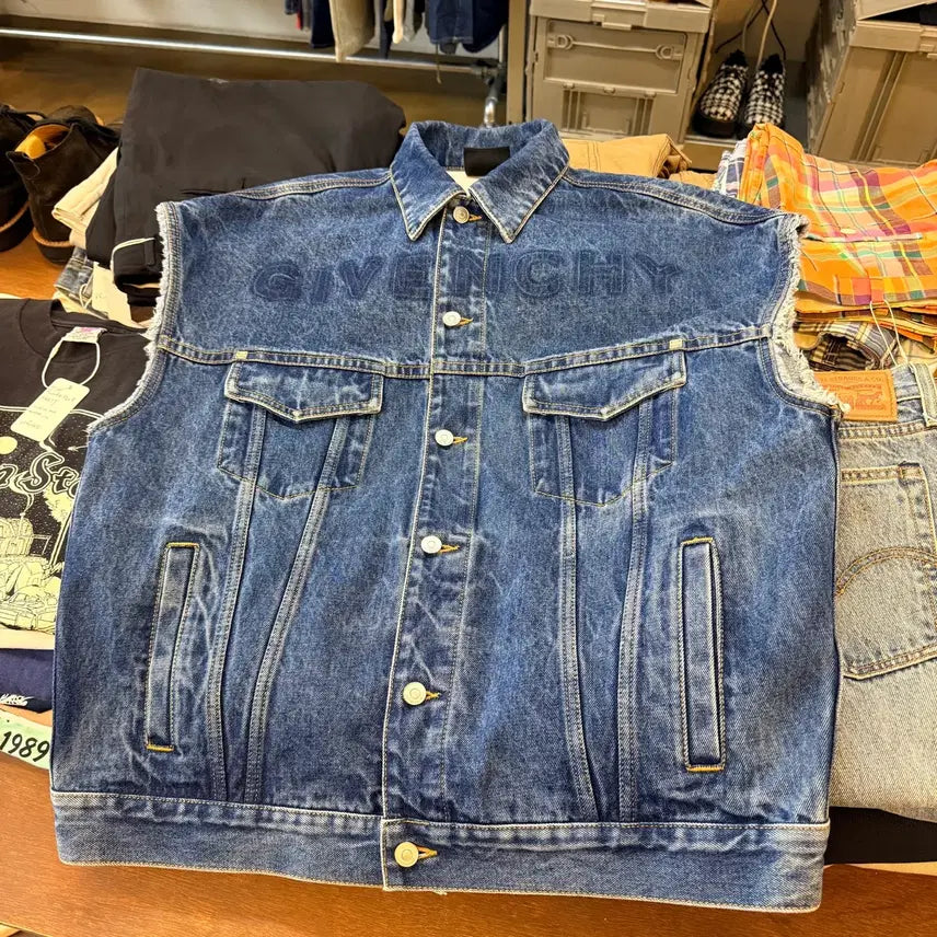 [BUNJANG] Givenchy 23SS Oversized Denim Vest / 23SS 지방시 오버 데님 베스트