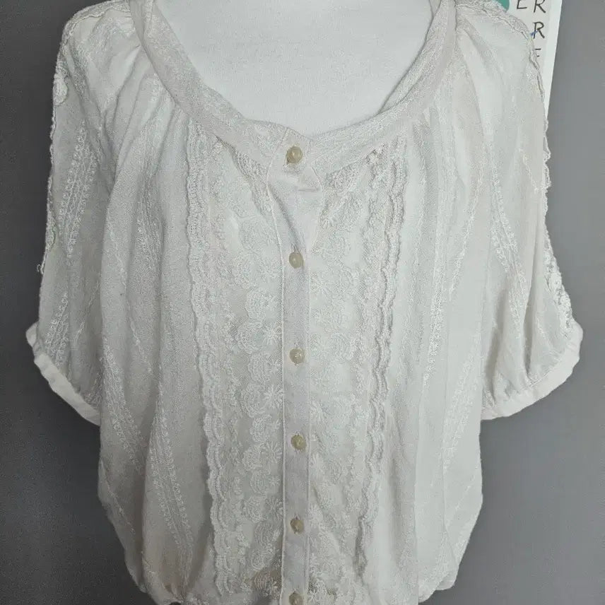 [BUNJANG] Ivory Lace Blouse / 아이보리 레이스 블라우스