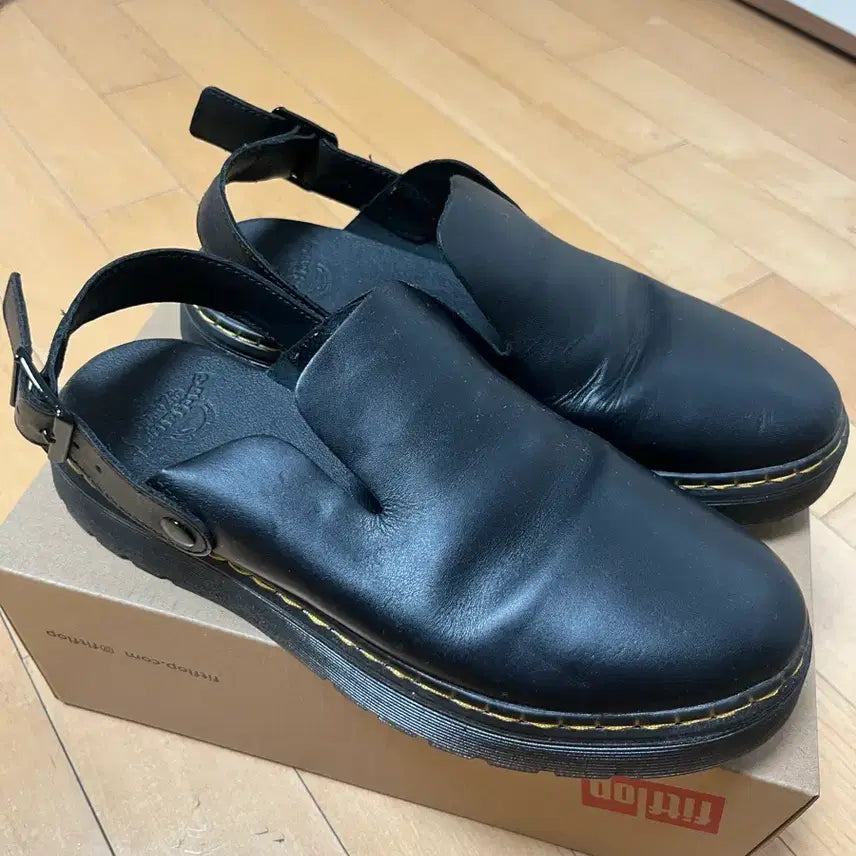 [BUNJANG] Dr. Martens Carlson Mules Sandals / 닥터마틴 칼슨 뮬 샌들