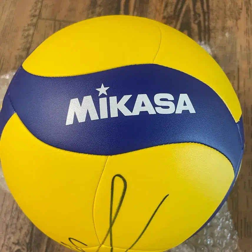 [BUNJANG] GS Caltex Volleyball Team Championship Signed Ball (Lee Ju-ah #12) / gs칼텍스배구팀 우승기념사인볼