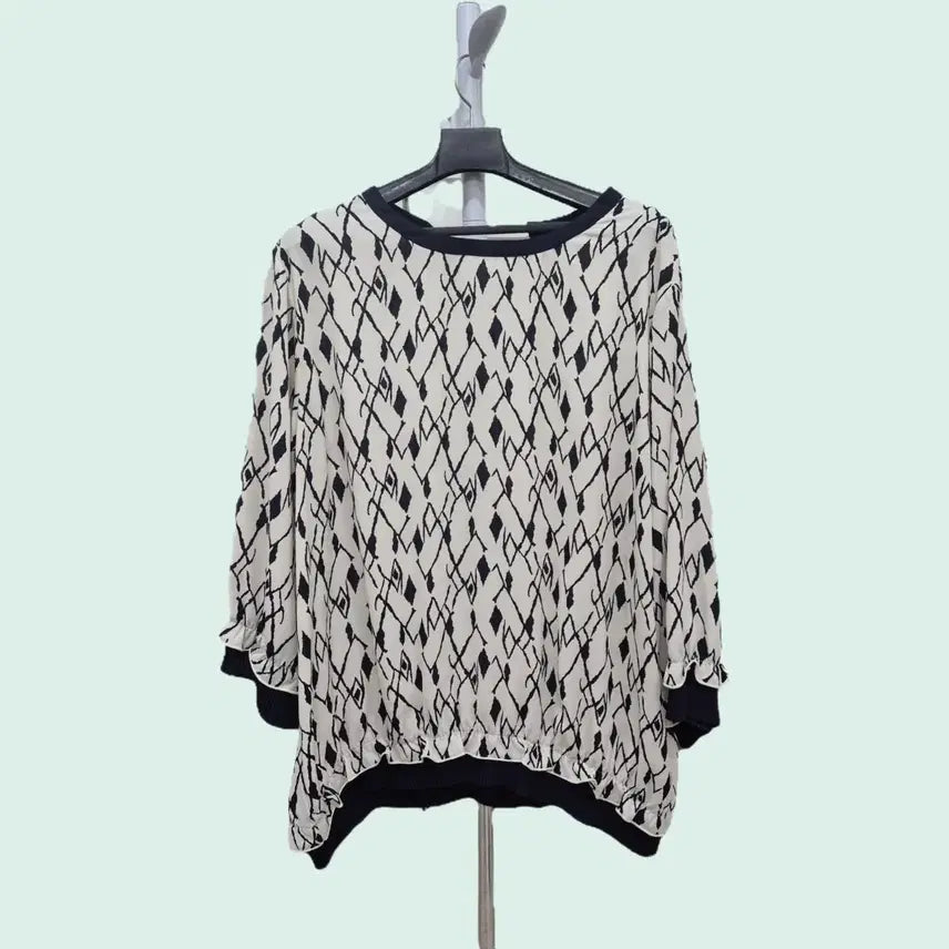 [BUNJANG] Black & White Patterned Women's Blouse / 블랙앤화이트  여성 블라우스
