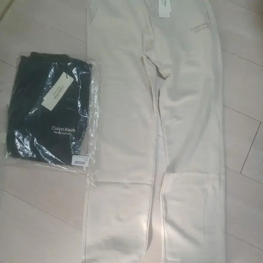 [BUNJANG] Calvin Klein Performance Training Pants Beige/Black / 캘빈클라인 퍼포먼스 트레이닝 팬츠 베이지/블랙