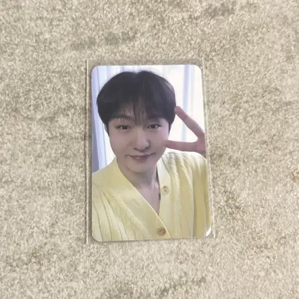 [BUNJANG] Lee Changsub Yellow Knit Photocard / 이창섭 노랑나트 포카