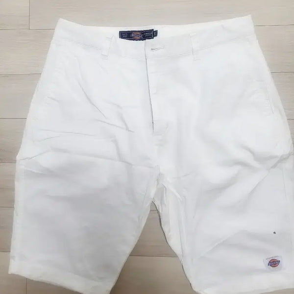 [BUNJANG] Dickies White Shorts (33-34) / 디키즈 반바지 화이트33~34