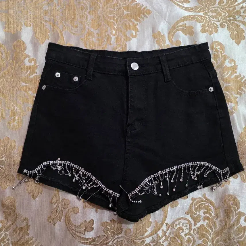 [BUNJANG] Black Cubic Embellished Shorts / 블랙 큐빅 장식 숏팬츠
