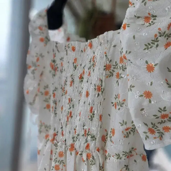 [BUNJANG] White Flower Pattern Smocking Blouse / 화이트 플라워 패턴 스모킹 블라우스