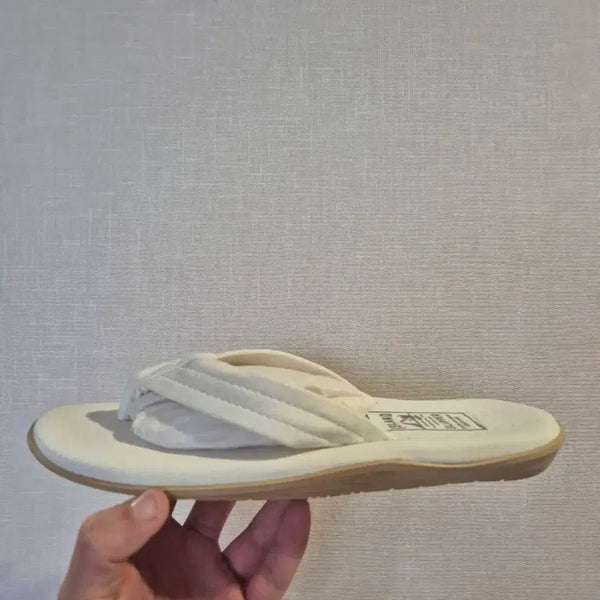 [BUNJANG] Island Slipper Classic Ultrasuede Thong White US 9 / [새상품/270] 아일랜드슬리퍼 클래식 울트라스웨이드 화이트