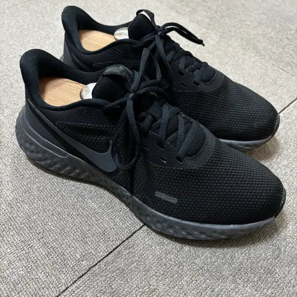 [BUNJANG] Nike Revolution 5 All Black Running Shoes Size 275 / 나이키 레볼루션 5 올블랙 운동화 러닝화 275