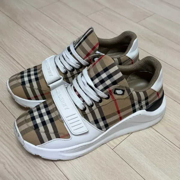 [BUNJANG] Burberry Velcro Sneakers / 버버리 벨크로 스니커즈 42.5