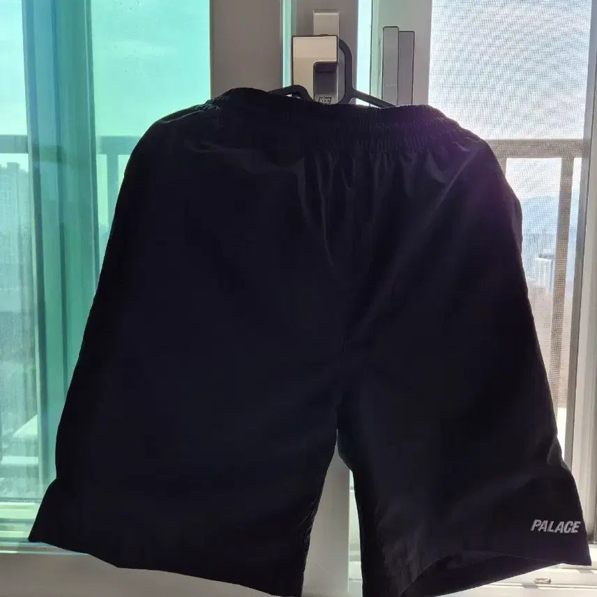 [BUNJANG] Palace Shorts / 팔라스 반바지
