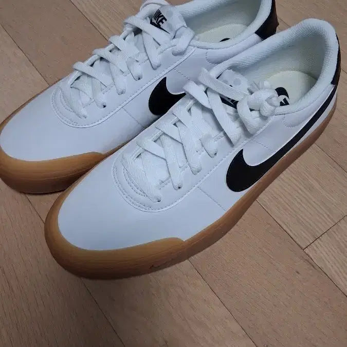 [BUNJANG] Nike Women's Sneakers Size 240 / 여자 나이키 운동화 240사이즈 새상품 판매합니다!
