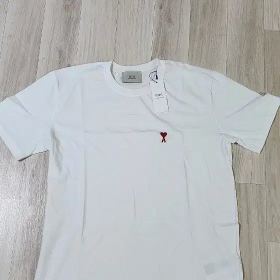 [BUNJANG] Ami Heart Embroidery Short-Sleeve T-Shirt / 아미 하트 자수 반팔 새상품(마지막가격)