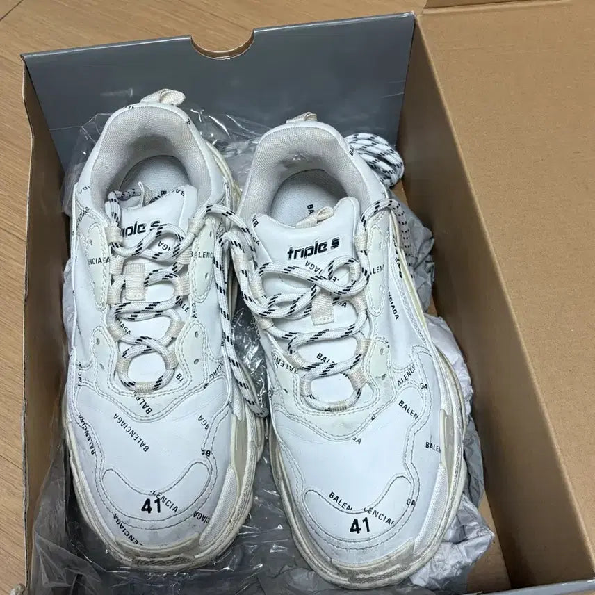 [BUNJANG] Balenciaga Triple S Oversized Sneakers White Size 41 / 발렌시아가 트리플에스 오버 41사이즈