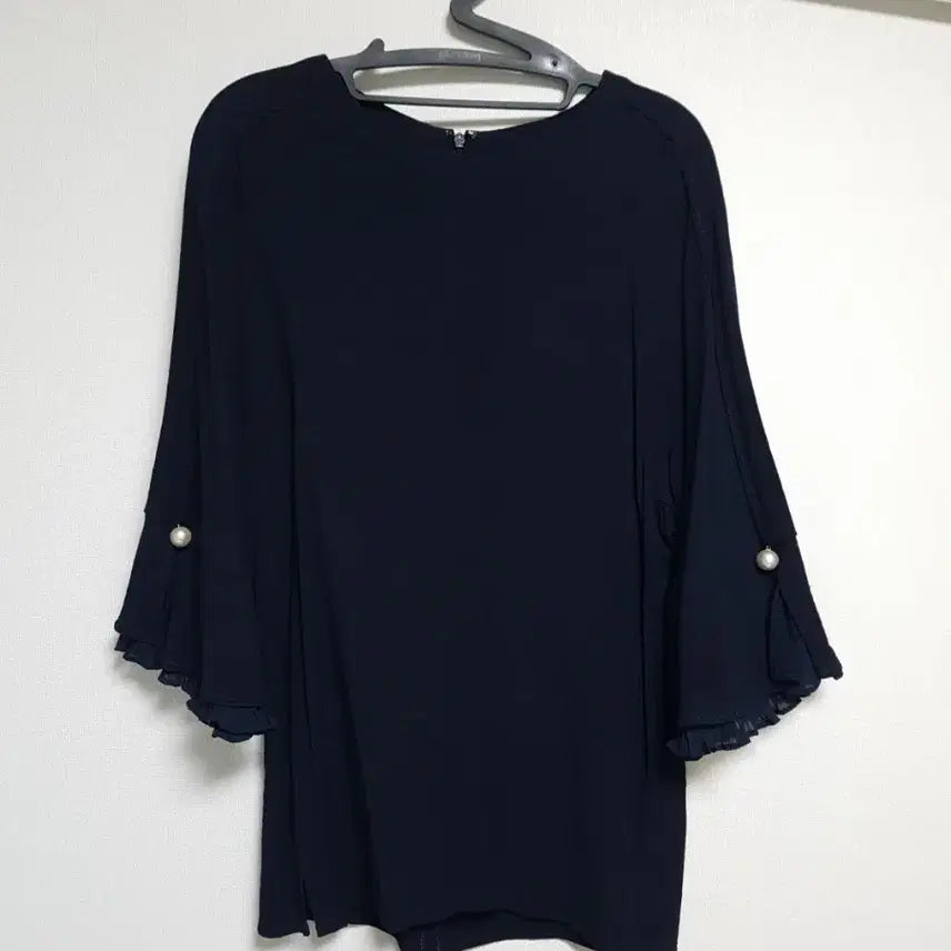 [BUNJANG] Semi Apparel (Yonex) Navy Ruffle Blouse / 프릴 블라우스