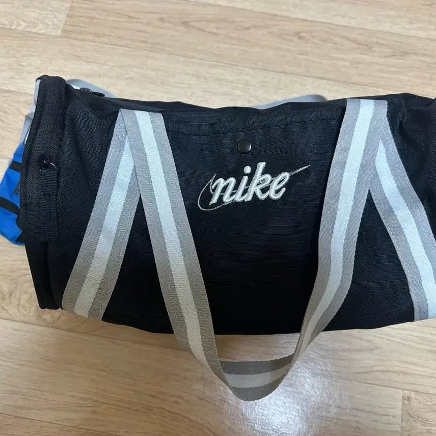 [BUNJANG] Nike Heritage Retro Duffle Bag / 나이키 헤리티지 레트로 더플백