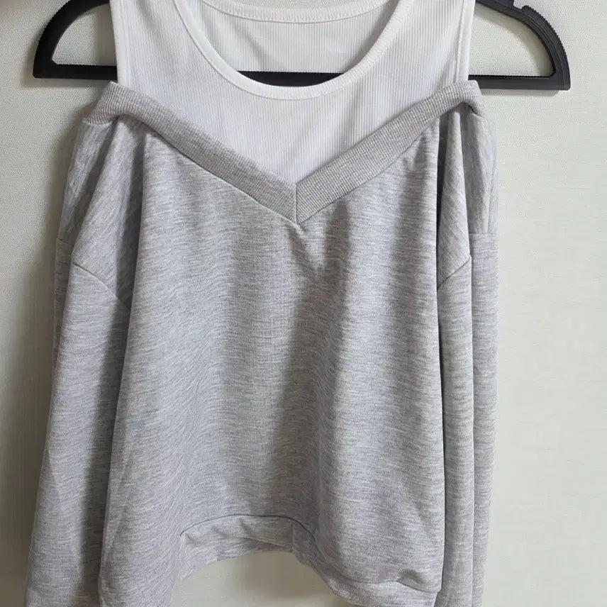 [BUNJANG] Layered Off-Shoulder Oversized Sweatshirt / 새상품) 어깨트임 오프숄더 레이어드 오버핏