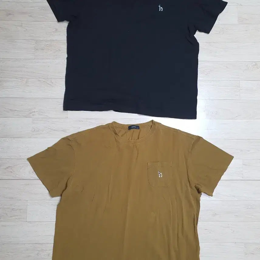 [BUNJANG] Hazzys Men's Summer Short-Sleeve T-Shirt Bundle Set / 115  헤지스 정품 여름 반팔 티셔츠 2개일괄 판매 남 115 깨끗해