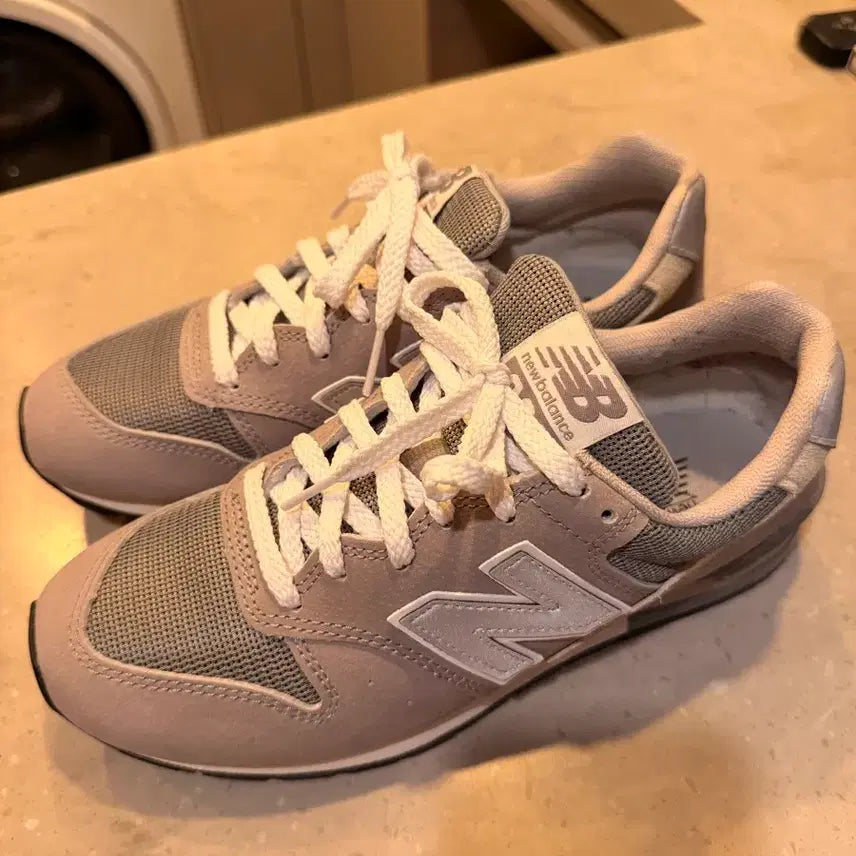 [BUNJANG] New Balance 996 Grey Sneakers Size 235 / 뉴발란스 996그레이 235 정품