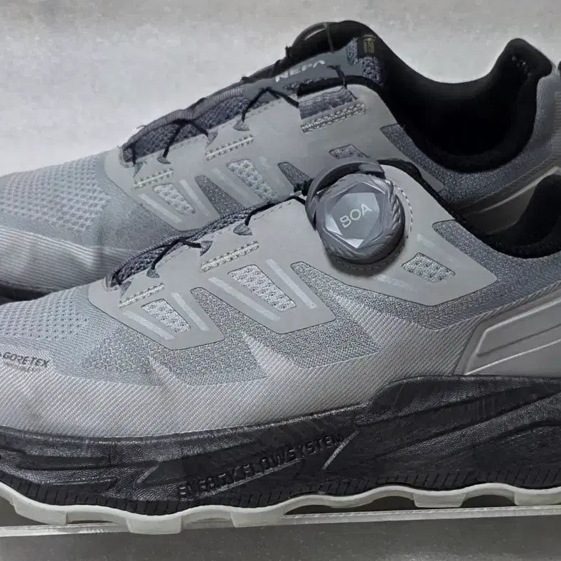 [BUNJANG] NEPA Gore-Tex Men's Lightweight Hiking Shoes with BOA Dial - 270 / 네파 NEPA 고어텍스 경등산화 트레킹화 BOA다이얼 남성용 270