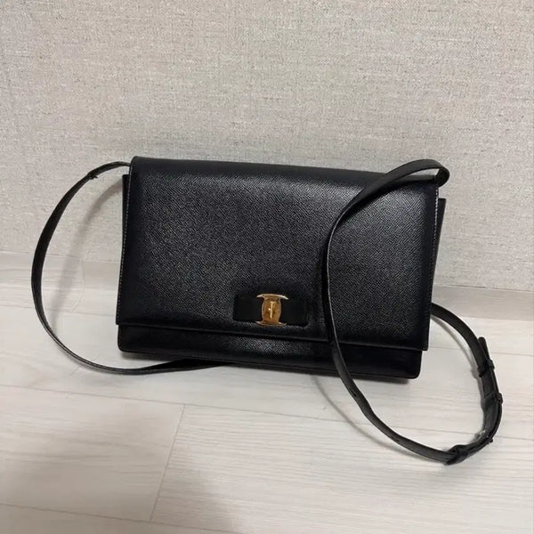 [BUNJANG] Salvatore Ferragamo Black Leather Crossbody Bag / 페레가모 크로스백 블랙