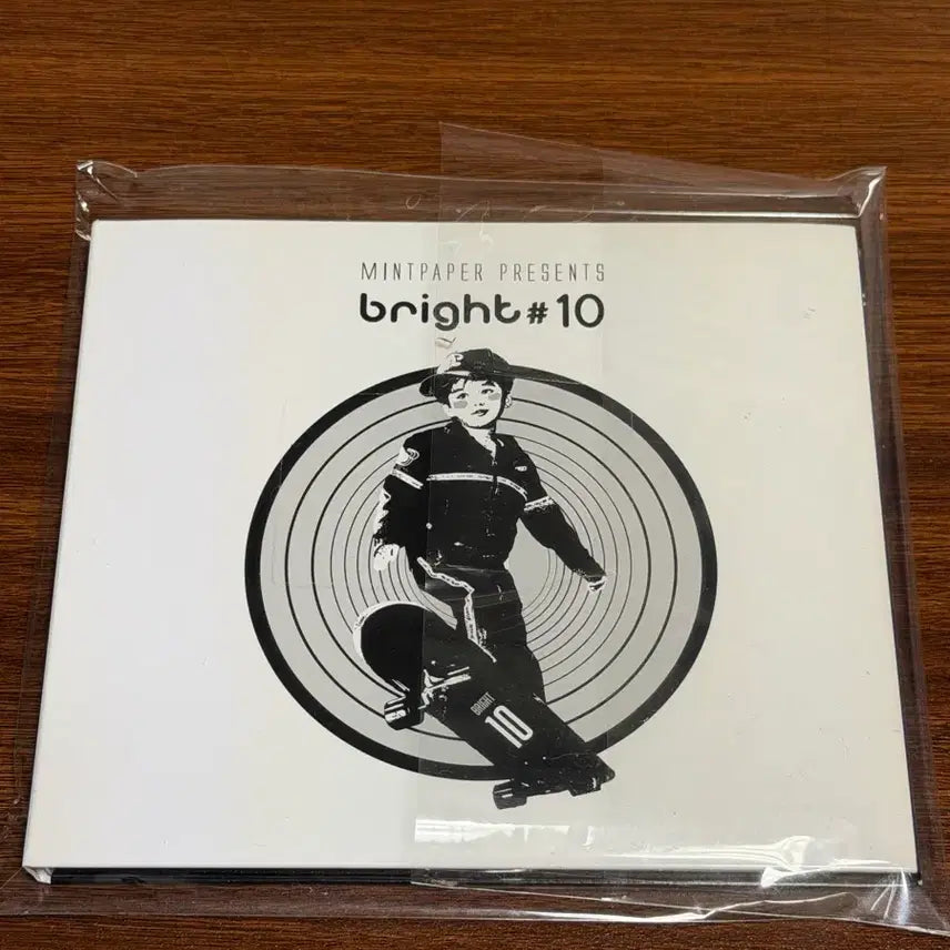 [BUNJANG] Mint Paper Bright #10 Unsealed Photobook / 민트페이퍼 bright #10