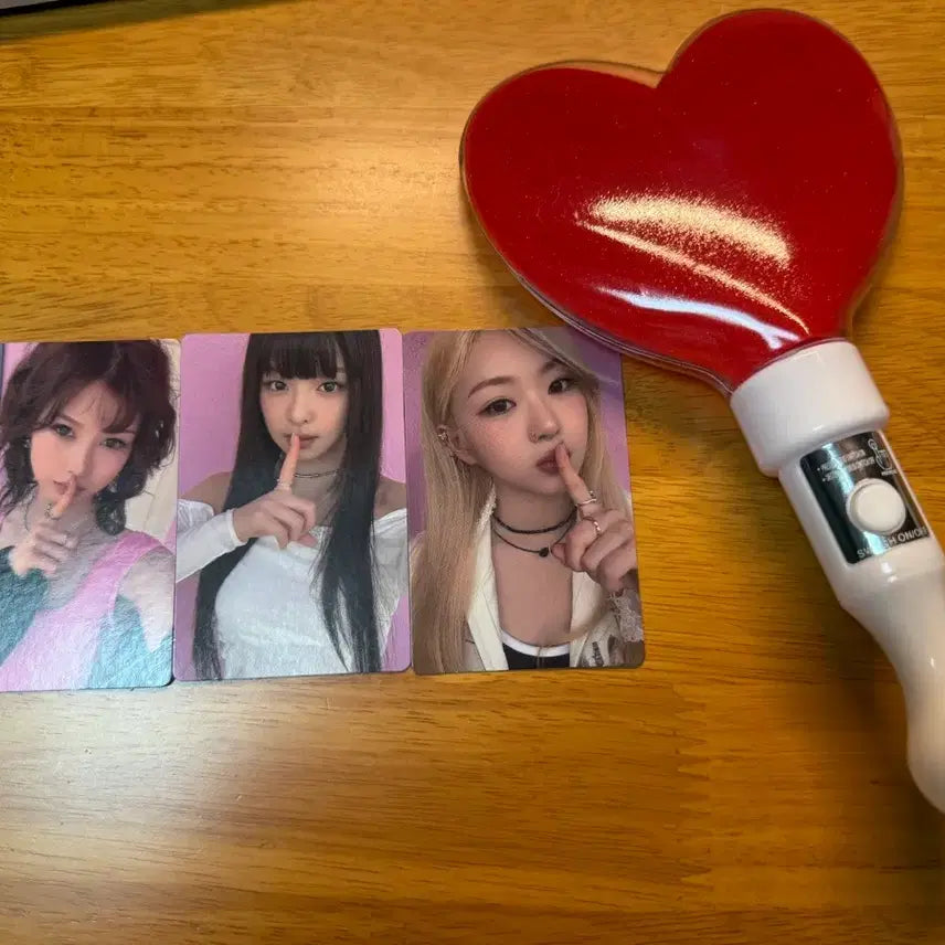 [BUNJANG] AT HEART Butterfly Doors Na-hyun Photocard & Lightstick Bundle Set / 앳하트 버터플라이도어즈 공방 양도